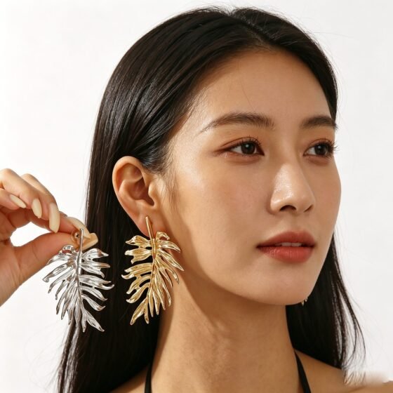 Leaf Stud Earrings No. 063 - view 1