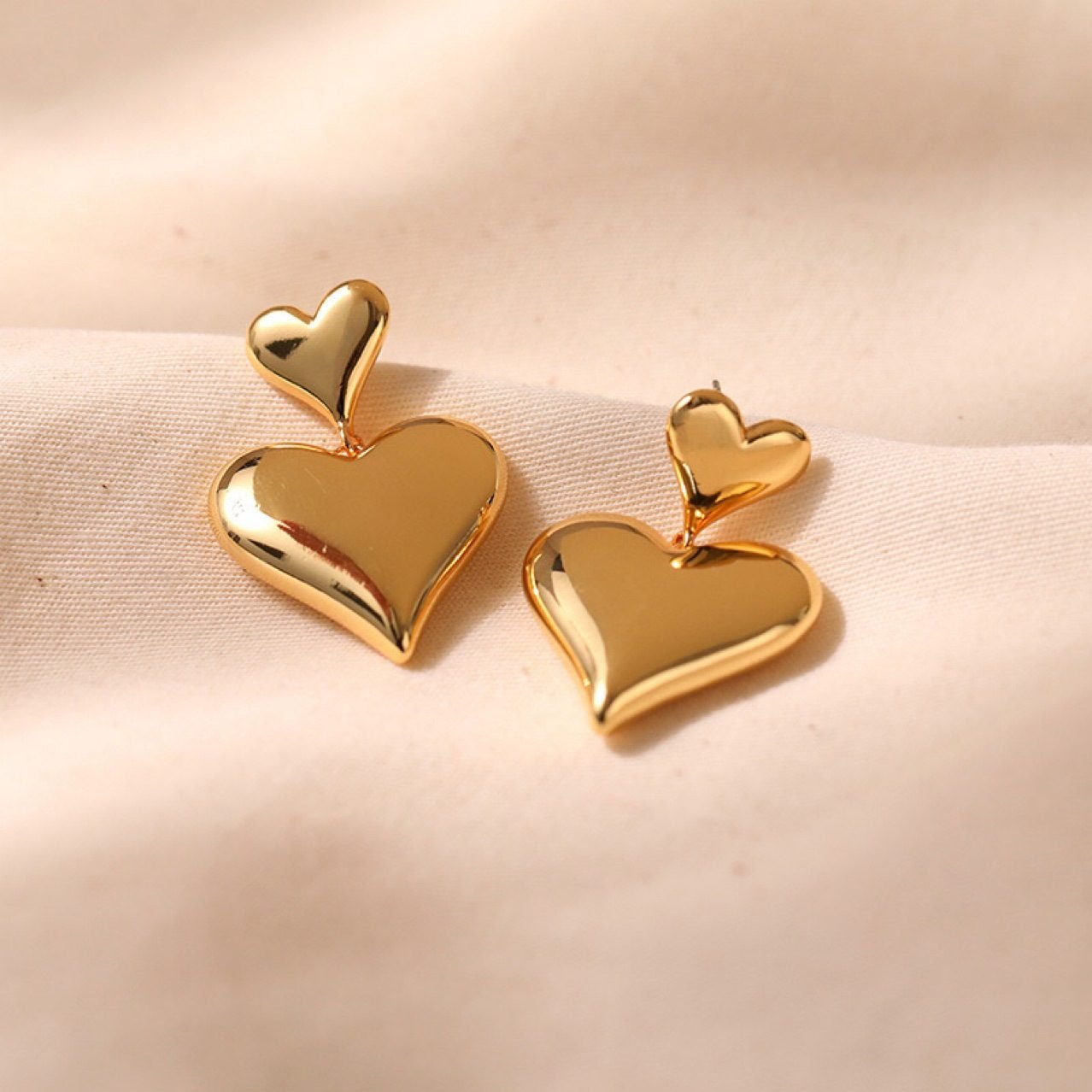 Heart Stud Earrings No. 087 - view 3