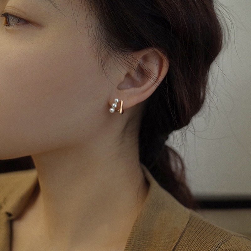 Pearl Sculptural Stud Earrings - view 4