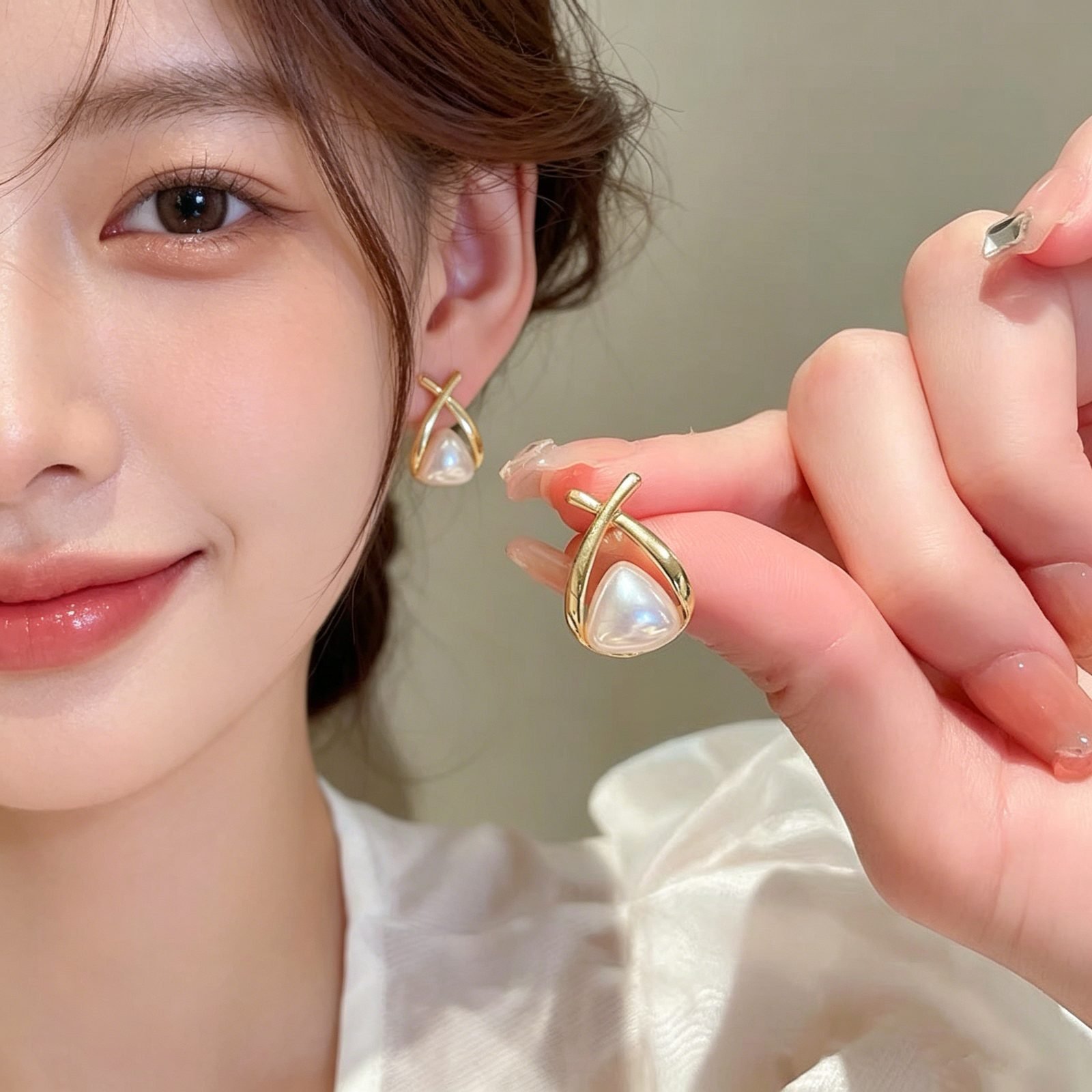 Pearl Stud Earrings No. 135 - view 1