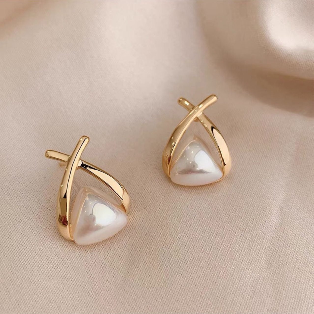 Pearl Stud Earrings No. 135 - view 4