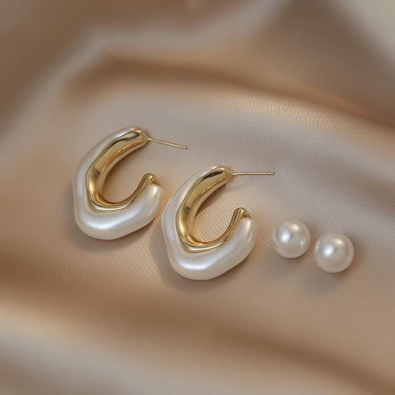 Pearl Sculptural Hoop Earrings No. 267 - view 4