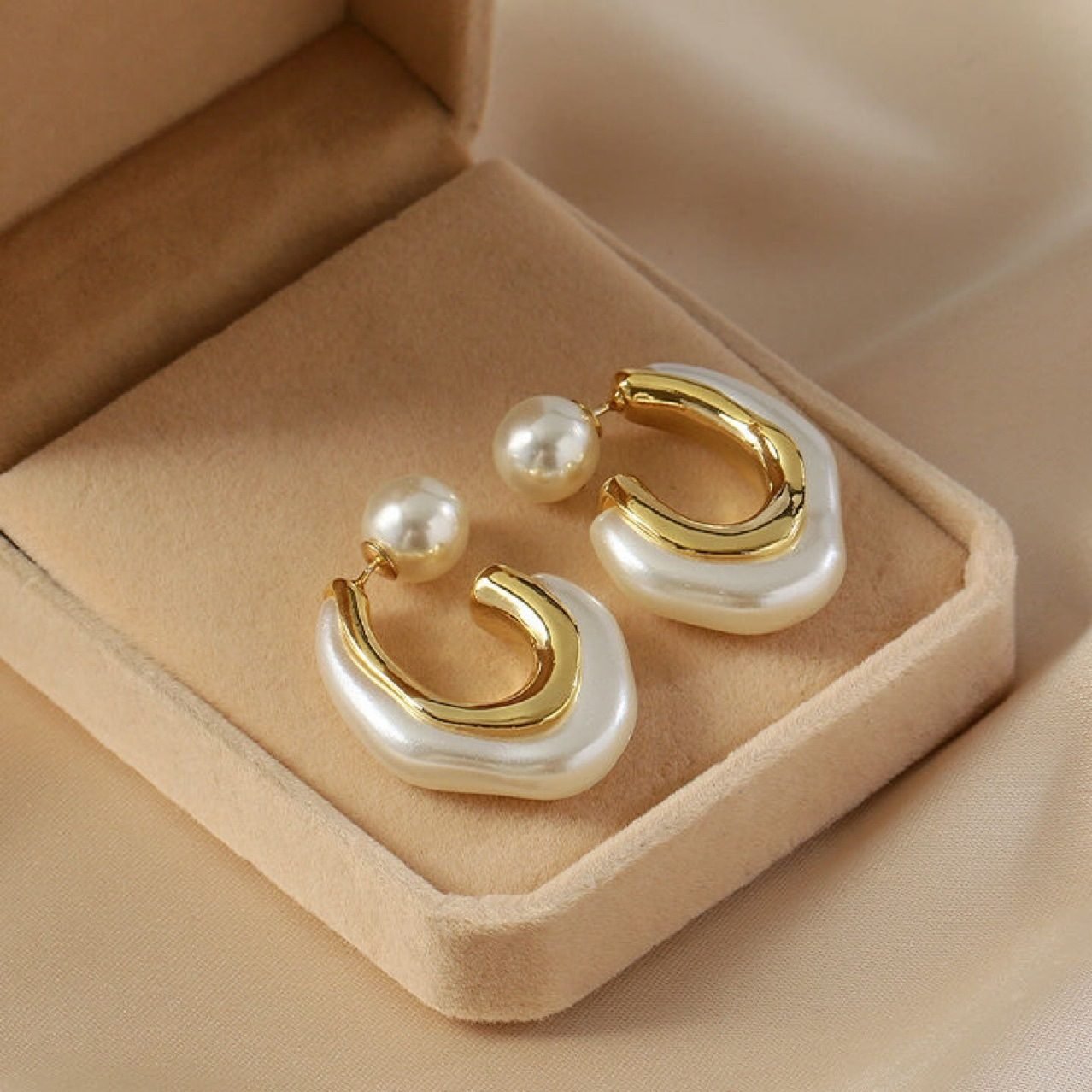 Pearl Sculptural Hoop Earrings No. 267 - view 5